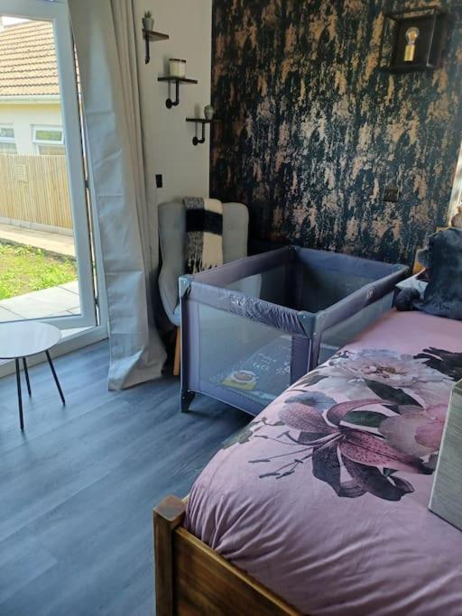 Beautiful Masons Hideaway Studio Apartment Bridgend  Exterior foto
